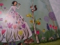 Mila Marquis Postkarte Frau mit Frühlingsblüten quadratisch