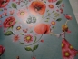 Nina Chen Glitter Postkarte Frau mit Herz aus Blüten quadratisch