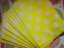 12 Papiertüten flach Gelb mit weißen Dots