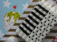 12 SCHWARZE Partykerzen DOTS & STRIPES